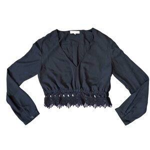 WYLDR black crop top, lace hem, size Juniors L